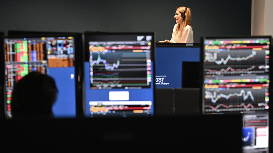 Borsa: Milano chiude fiacca con l'Europa, gi&ugrave; Avio e Tim