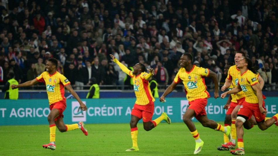 Lens elimina Lyon nos p&ecirc;naltis e vai &agrave;s semifinais da Copa da Fran&ccedil;a