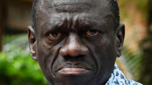 Ouganda: l'opposant emprisonn&eacute; Kizza Besigye, en gr&egrave;ve de la faim, dans un &eacute;tat "critique"