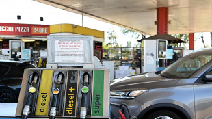 Sale ancora il prezzo dei carburanti, in un mese la benzina costa 5,5 cents in pi&ugrave;