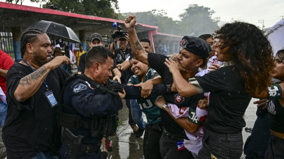 Manifestantes chocan con polic&iacute;as en Panam&aacute; por visita de secretario de Estado de EEUU