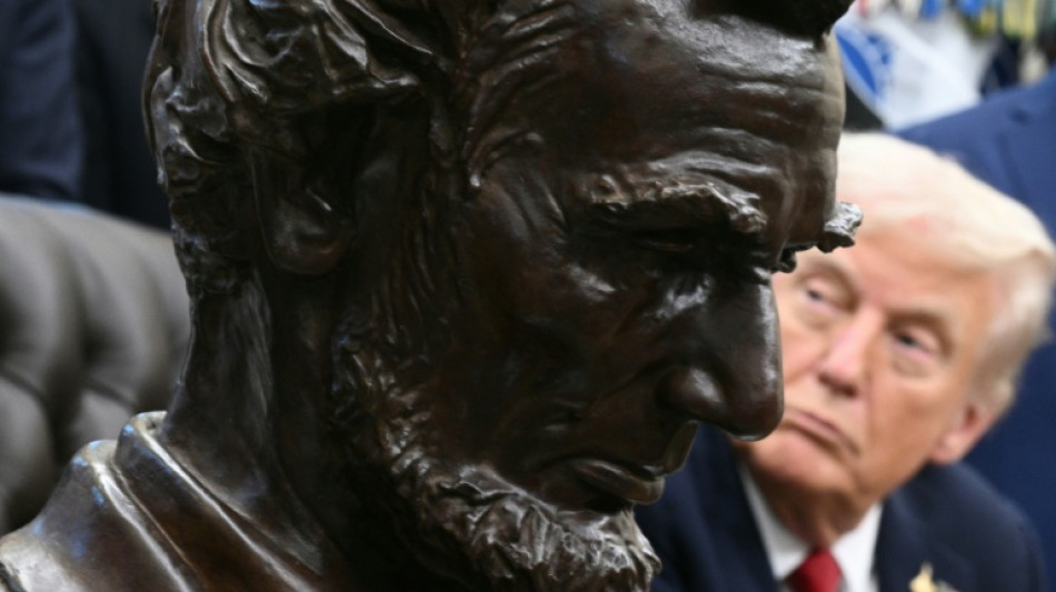 Trump revela banheiro reformado da Casa Branca